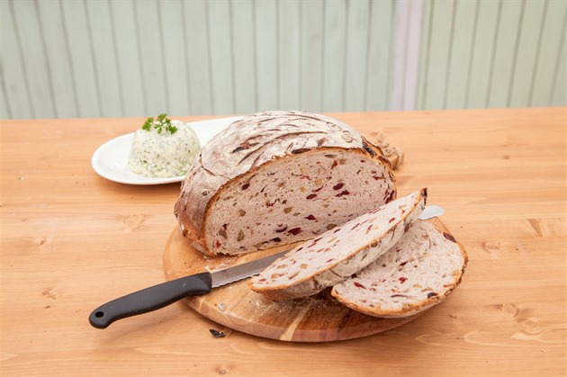 Bílý řemeslný chléb, jako se peče ve Francii. Recept podle Aničky