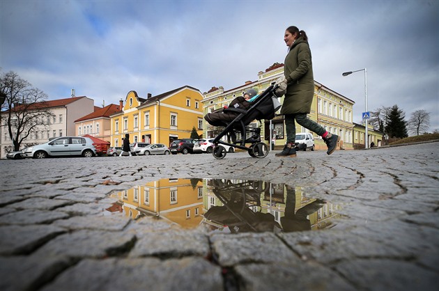 Z ptaí perspektivy pipomíná pibyslavské Bechyovo námstí plkruh, volnou...