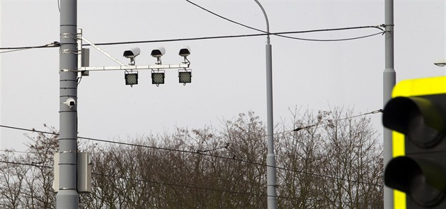 Plzeská radnice instalovala na svtelnou kiovatku Karlovarské ulice s ulicí...