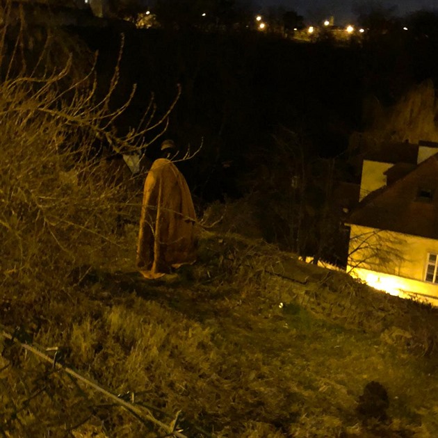 Pratí policisté v úterý veer pijali oznámení o mui, který se chtl zabít v...