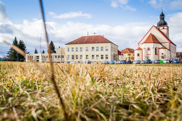 Na pozemku v lokalit Farská louka v Rudolfov má vyrst nákupní centrum, nová...