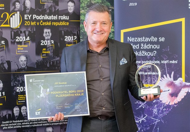 Jií Soukup ze spolenosti Keramika Soukup získal ocenní EY Podnikatel roku...