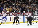 Domácí fandové Bostonu  jásají, na led létají epice. Hokejisté Montrealu práv...