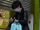 Toaletní papír se kvli koronaviru stal v Hongkongu nedostatkovým zboím. (14....