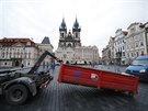 V pondlí ráno na Staromstském námstí v Praze zaaly pípravy na stavbu...