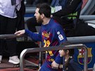 Lionel Messi z Barcelony vstupuje na trávník ped zápasem proti Getafe.