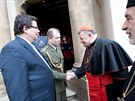 Kardinál Dominik Duka, ministr obrany Alexander Vondra a vojenský historik...