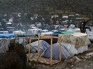 Migranti v peplnném táboe Moria na eckém ostrov Lesbos. Kvli podmínkách v...