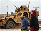eny u amerického armádního vozidla v severovýchodní syrské provincii Hasaka...