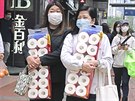 Toaletní papír se kvůli koronaviru stal v Hongkongu velmi žádaným, ale...