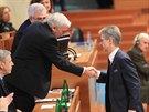 Miloš Vystrčil přijímá gratulace ke zvolení předsedou Senátu. (19. února 2020)
