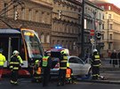 U stanice metra I. P. Pavlova se v úterý ráno srazila tramvaj s osobním autem....