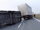 Silný vítr pevrátil nákladnímu autu z Hulína prázdný pívs, který zablokoval...