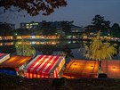 Festivalové stánky s dobrotami bhem Onmatsuri v Nae