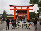 Nae první destinace v Kjótu byl chrám Fushimi Inari, pro fotku jsme museli...