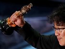 Jihokorejský režisér Bong Joon Ho kyne s Oscarem za nejlepší mezinárodní...
