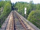 Výhled z motorového vozu řady 810 na trať 144 mezi Krásným Jezem - Horním...