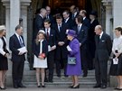 Britská královna Albta II. s rodinou po bohoslub ve Westminsterském...