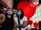 Den sv. Valentýna v Thajsku lidé slaví lidé i přes obavy z šíření nákazy...