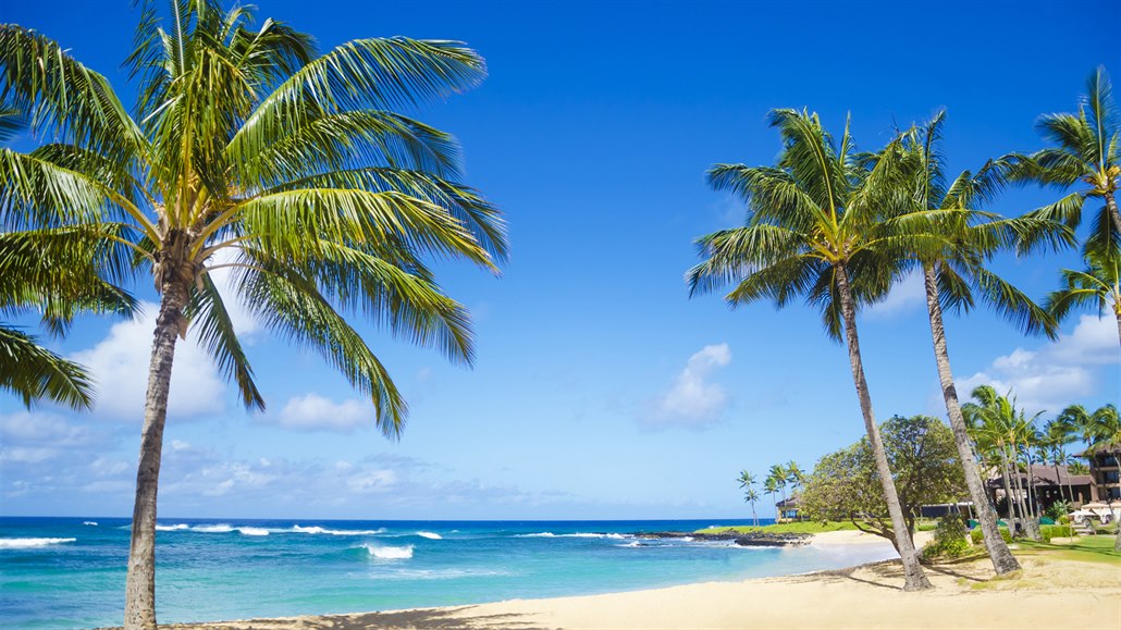 Pláž Poipu na ostrově Kauai je jako stvořená k báječnému lenošení. Při troše...