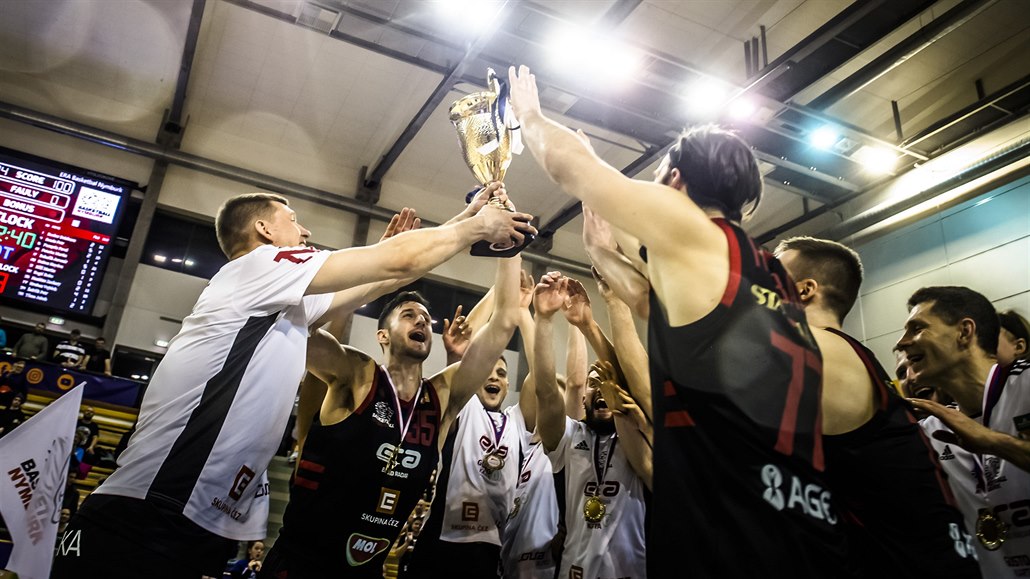 Nymburk slaví triumf v domácím poháru, USK přetlačil až v prodloužení