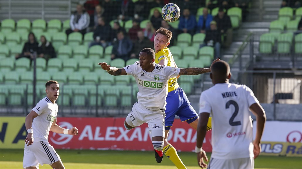 Šetří se i v Karviné. Osmý klub z fotbalové ligy snižuje platy hráčům