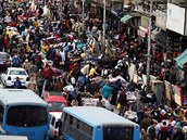 Trnice v centru Káhiry. Egyptská populace nyní dosáhla 100 milion. (11. února...