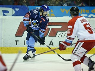Jaromír Jágr v akci. V Olomouci šlo o jeho poslední zápas ve 47 letech.
