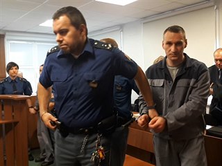 Za pašování drog soud poslal do vězení sedm z devíti obviněných