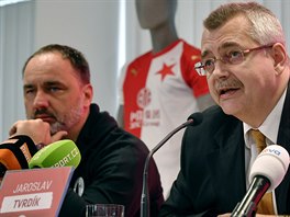 Předseda představenstva fotbalové Slavie Jaroslav Tvrdík (vpravo) a hlavní...