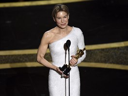 Renée Zellwegerová děkuje za Oscara. Je to její druhá soška v kariéře (9. února...