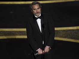 Joaquin Phoenix během své děkovné řeči ku příležitosti zisku Oscara za hlavní...