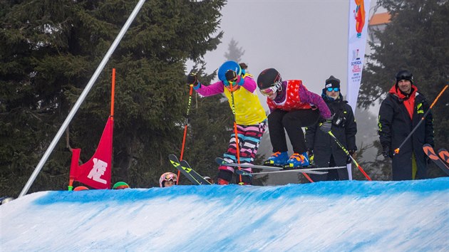 Zlatou a stbrnou medaili vybojovaly na nedvn olympid dt a mldee v Karlovarskm kraji zdej skicrossaky.