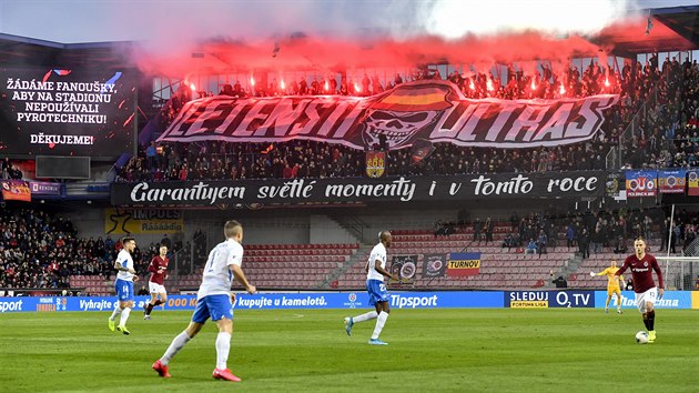 Atmosféra na stadionu Sparty v utkání proti Liberci.