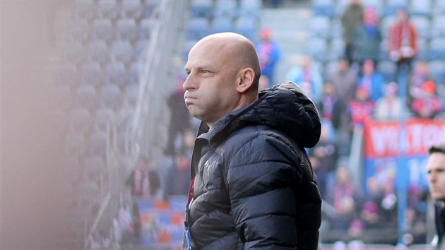 Plzeňský trenér Adrián Guľa v zápase proti Opavě.