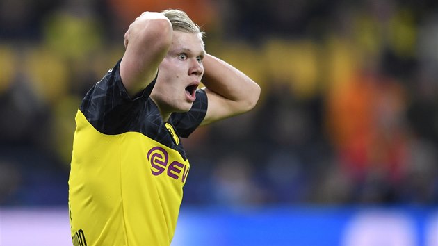 Mlad hvzda Erling Haaland (Dortmund) lituje nepromnn ance v utkn proti PSG.