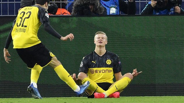 Erling Haaland (Dortmund) se raduje z branky proti PSG.