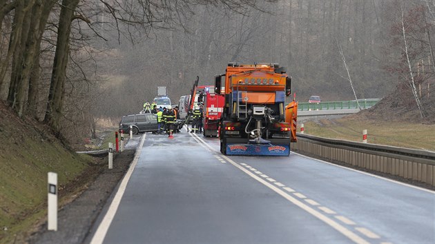 Pi rann nehod osobnho automobilu a dodvky na silnici II/404 ve smru na Luka nad Jihlavou utrpl idi kody Fabie zrann nesluiteln se ivotem a na mst nehody zemel.