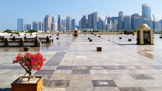 Pohled na modern centrum Dauh od meity Abdula Wahhba