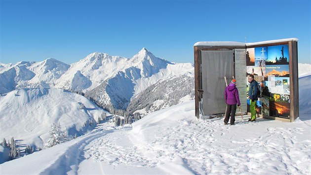 Když už máte pocit, že je vaše běžkařská duše spokojená, můžete si třeba jen tak vyjet lanovkou pod vrcholek hory Gamskopf a projít se jednou ze zimních vycházkových cest.