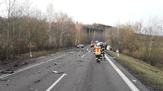 Dopravní nehoda uzavřela frekventovanou silnici mezi Libercem a Českou Lípou.