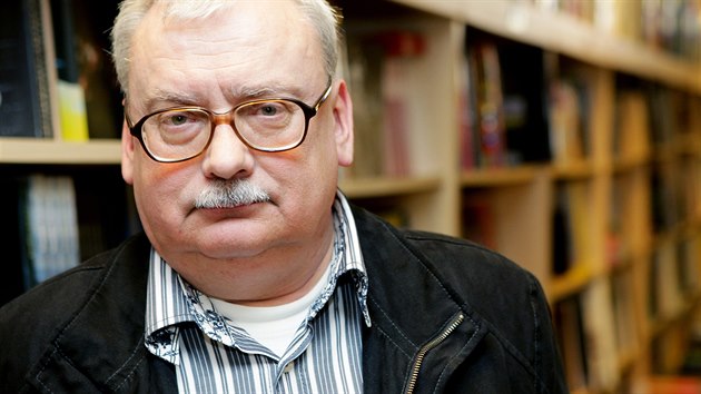 Andrzej Sapkowski nemohl tuit, e se dky zcela originlnm povdkm a o nco mn originlnm romnm dostane mezi nejprodvanj autory svta a stane se inspirtorem her a serilu, kter si podmanily fanouky po cel planet.