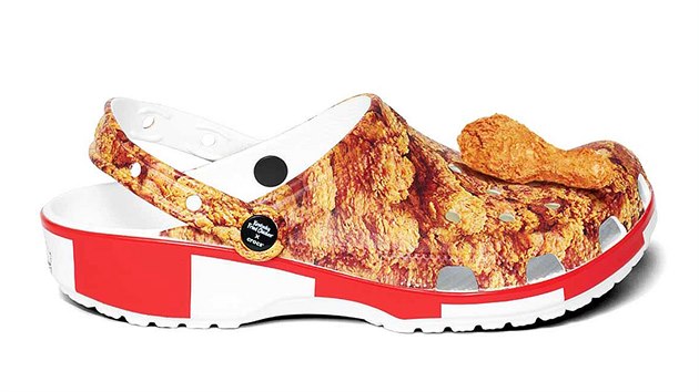 Obuvnická společnost Crocs na trh uvedla pantofle, na jejichž designu spolupracovala s řetězcem KFC.