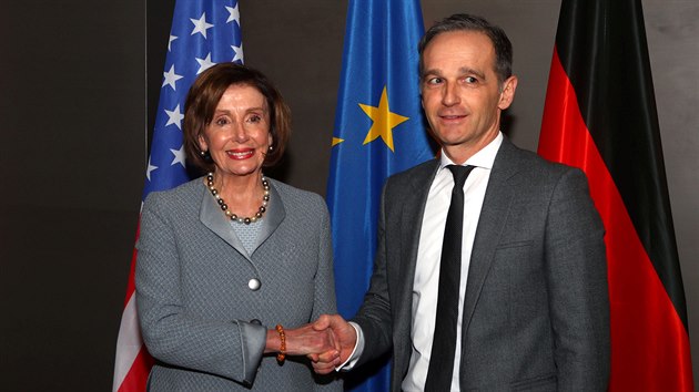 Pedsedkyn Snmovny reprezentant USA Nancy Pelosiov po boku nmeckho ministra zahrani Heiko Maase na Mnichovsk bezpenostn konferenci v Nmecku. (15. nora 2020)