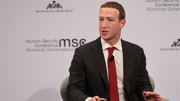 Zakladatel a vkonn editel spolenosti Facebook Mark Zuckerberg na Mnichovsk bezpenostn konferenci v Nmecku (15. nora 2020)