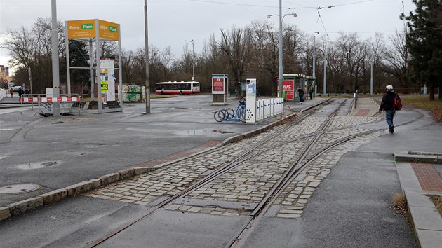 Bývalá konečná tramvají na okraji Borského parku je od léta odříznutá od zbytku tramvajové sítě. Už ji čeká jen rozebrání. (12. února 2020)