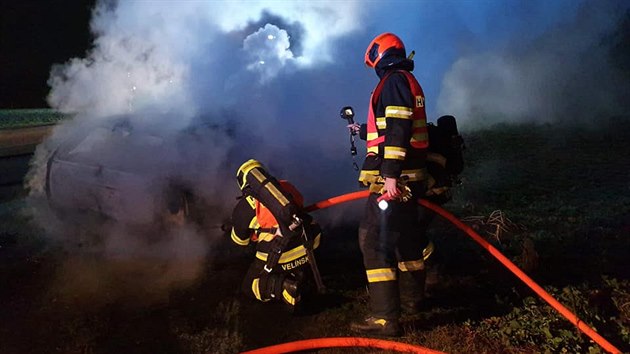 Hrochovotnet hasii likvidovali por odstavenho fordu v sobotu nad rnem.