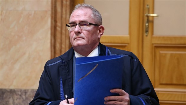Ústavní soud vyhlásil zamítnutí návrhu prezidenta Miloše Zemana a skupiny poslanců na provedení škrtů v zákoně o střetu zájmů. Na snímku navrhovatel   Michael Bartončík. (18. února 2020)