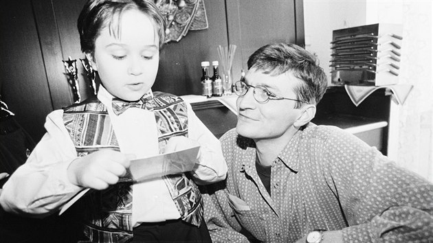 Andrej Chalimon, p�edstavitel tituln� role ve filmu Kolja, s re�is�rem Janem Sv�r�kem. (6. dubna 1998)