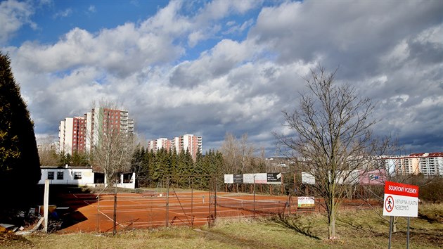 Areál tenisových kurtů na brněnských Vinohradech, kde se plánuje budoucí výstavba rekreačního centra. Proti němu se bouří někteří politici i místní.